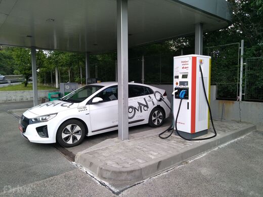 E.ON, Praha 8, Liberecká ul. (směr z centra), ČS MOL