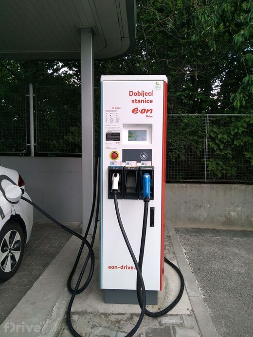 E.ON, Praha 8, Liberecká ul. (směr z centra), ČS MOL