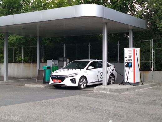 E.ON, Praha 8, Liberecká ul. (směr z centra), ČS MOL