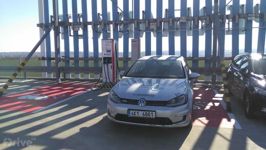 E.ON, Praha-Ruzyně, Obchodní centrum Šestka