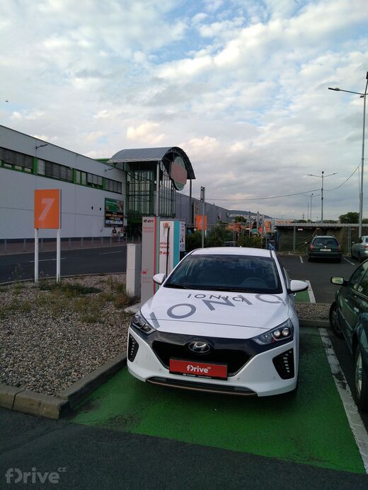 E.ON, Trmice, obchodní centrum Globus