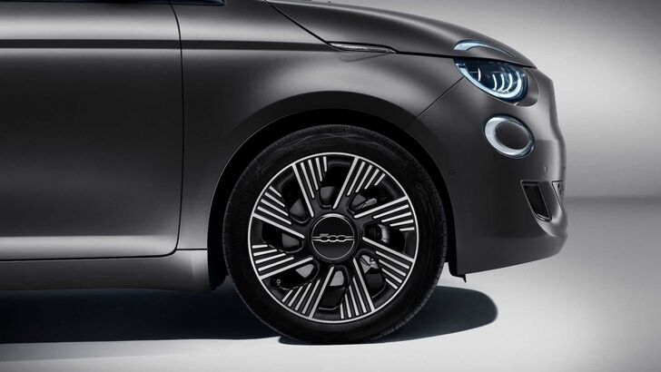 Fiat 500e s doplňky Mopar