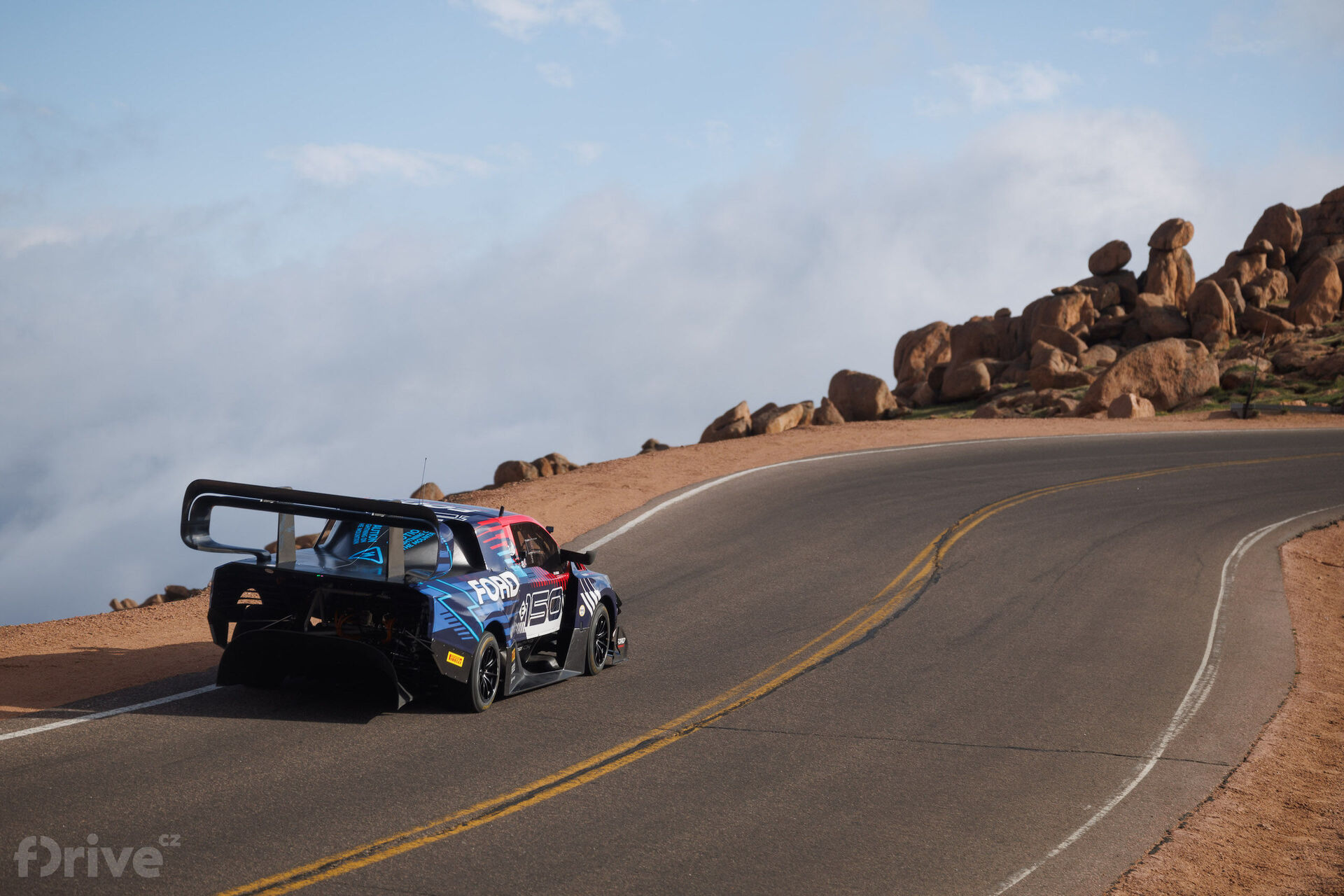 Ford F-150 Lightning na Pikes Peaku