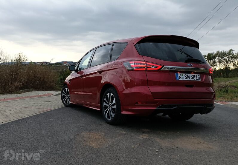 Ford S-Max Hybrid ST-Line