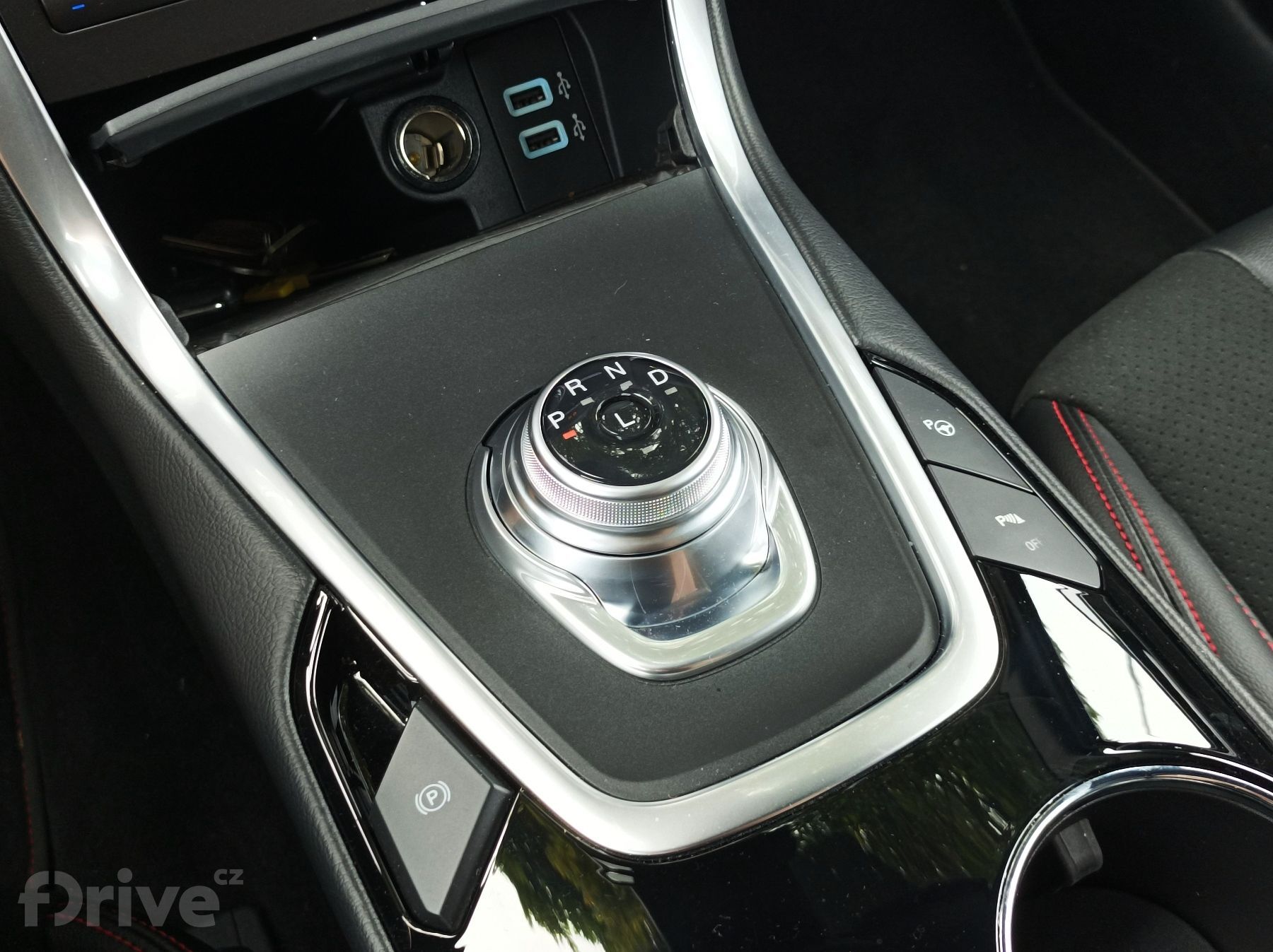 Ford S-Max Hybrid ST-Line