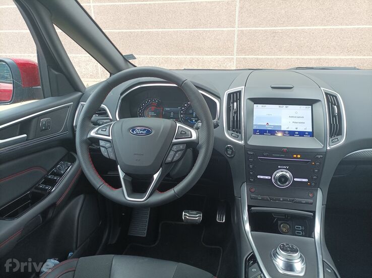 Ford S-Max Hybrid ST-Line