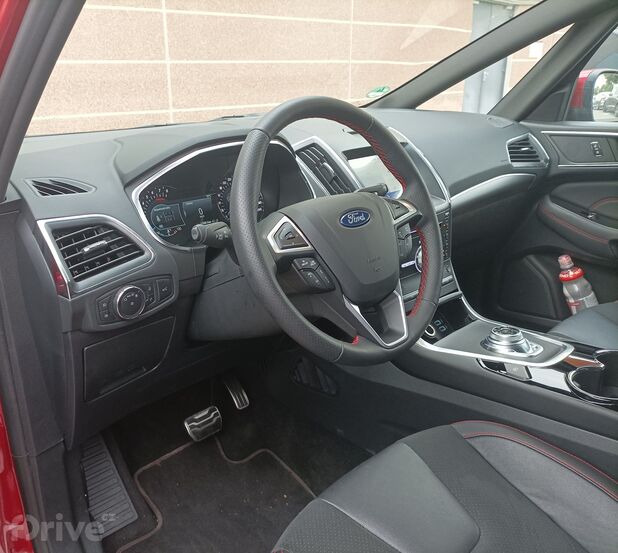 Ford S-Max Hybrid ST-Line