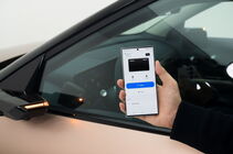 Genesis GV60 začíná podporovat službu UWB