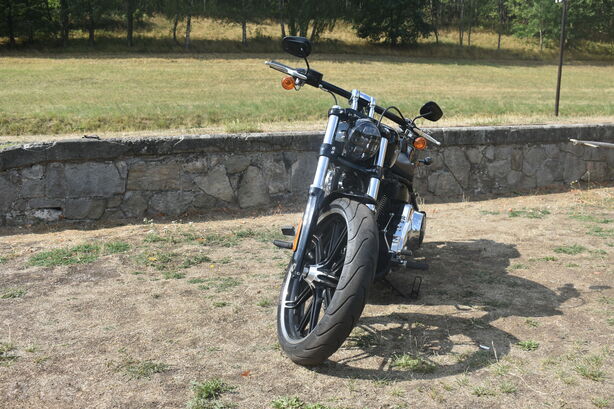 Harley - Davidson Breakout