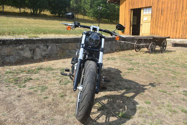 Harley - Davidson Breakout