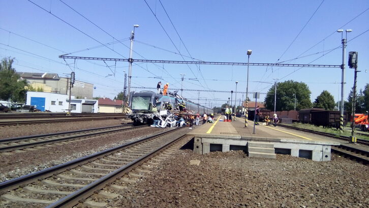 Havárie Pendolina s kamionem ve Studénce 2015