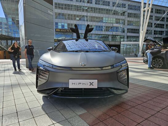 HiPhi X