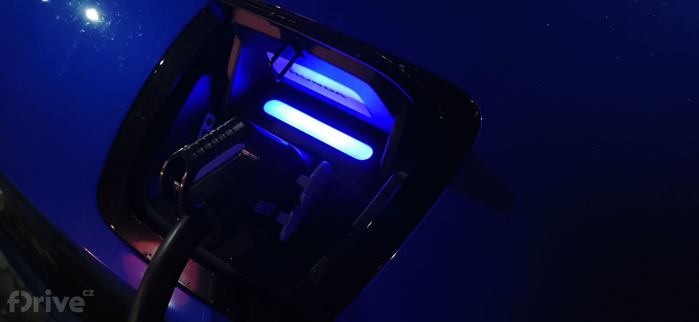 Honda e - test nabíjení v zimě