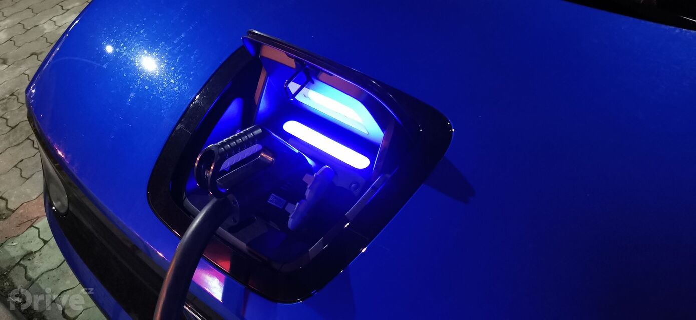 Honda e - test nabíjení v zimě