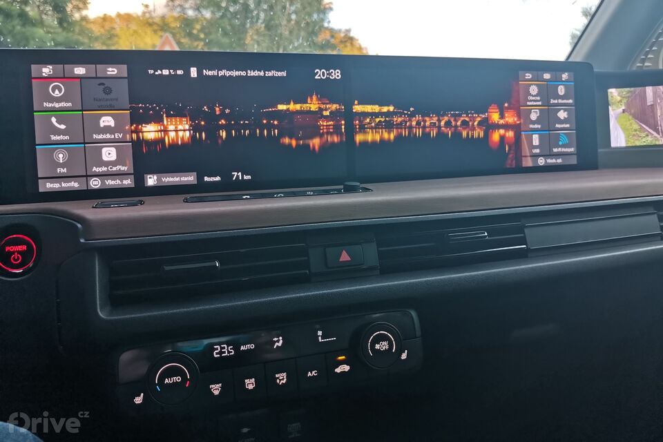 Honda e Advance, velký displej uprostřed