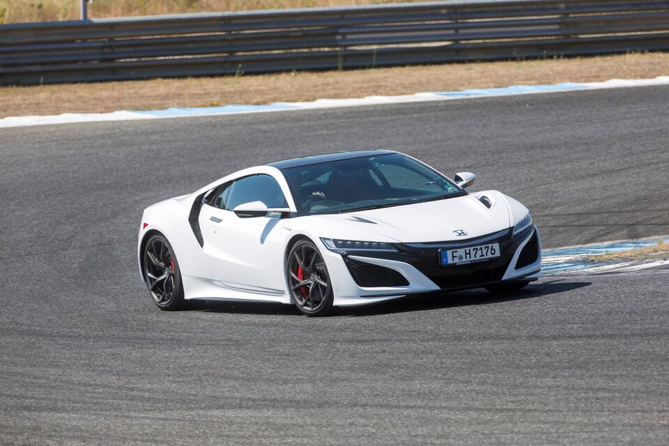 Honda NSX (2016)