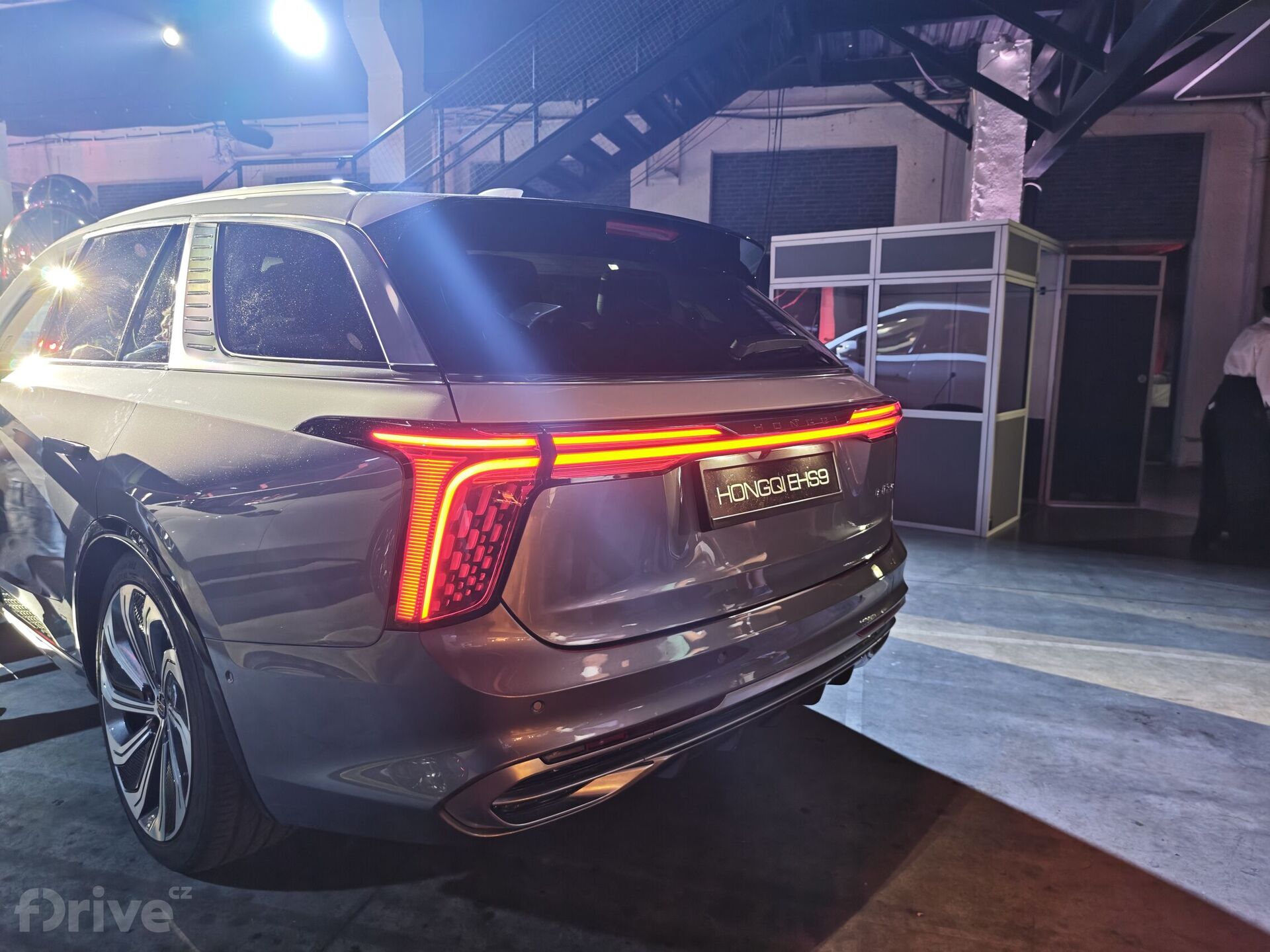 Hongqi E-HS9