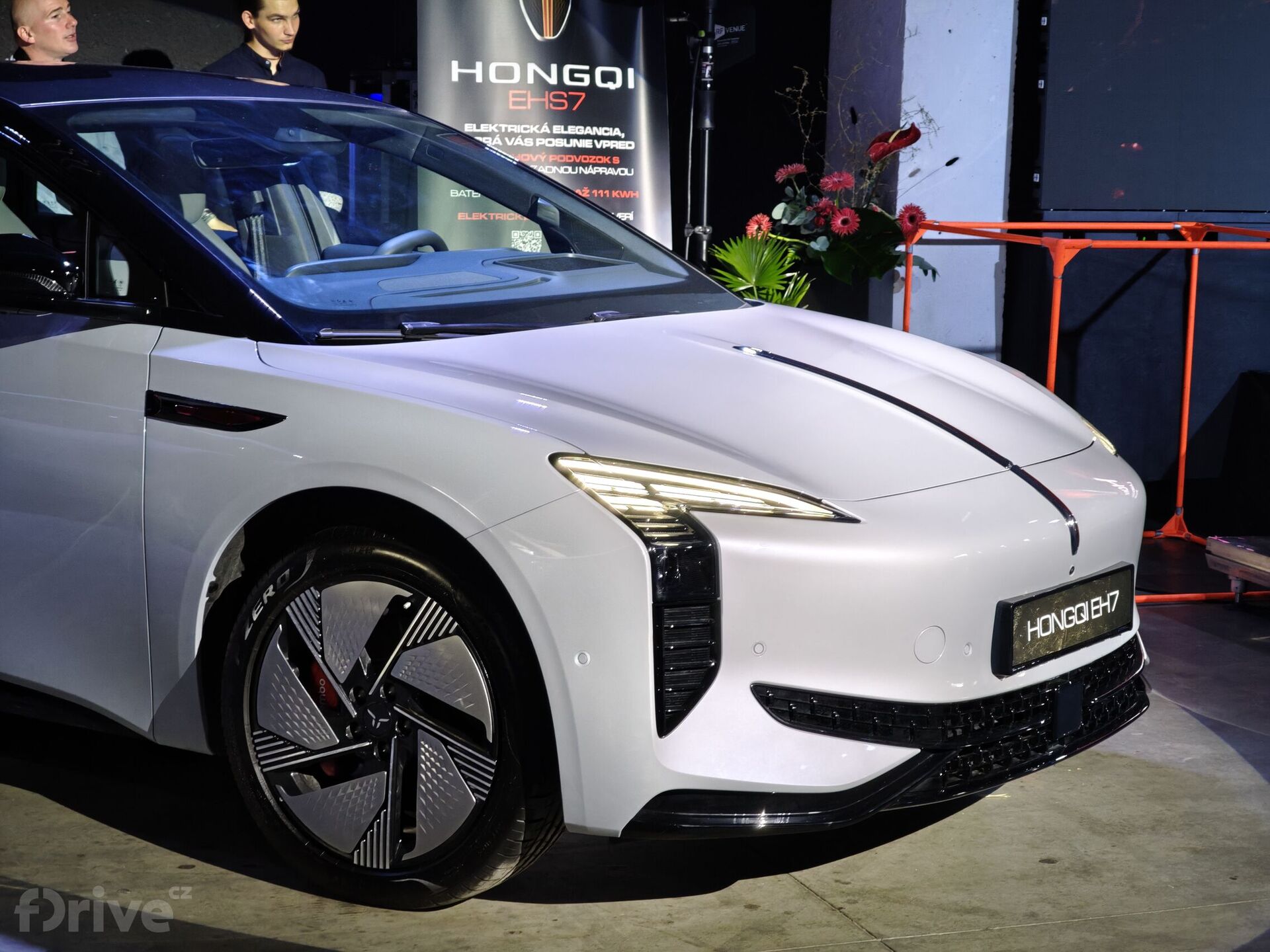 Hongqi EH7
