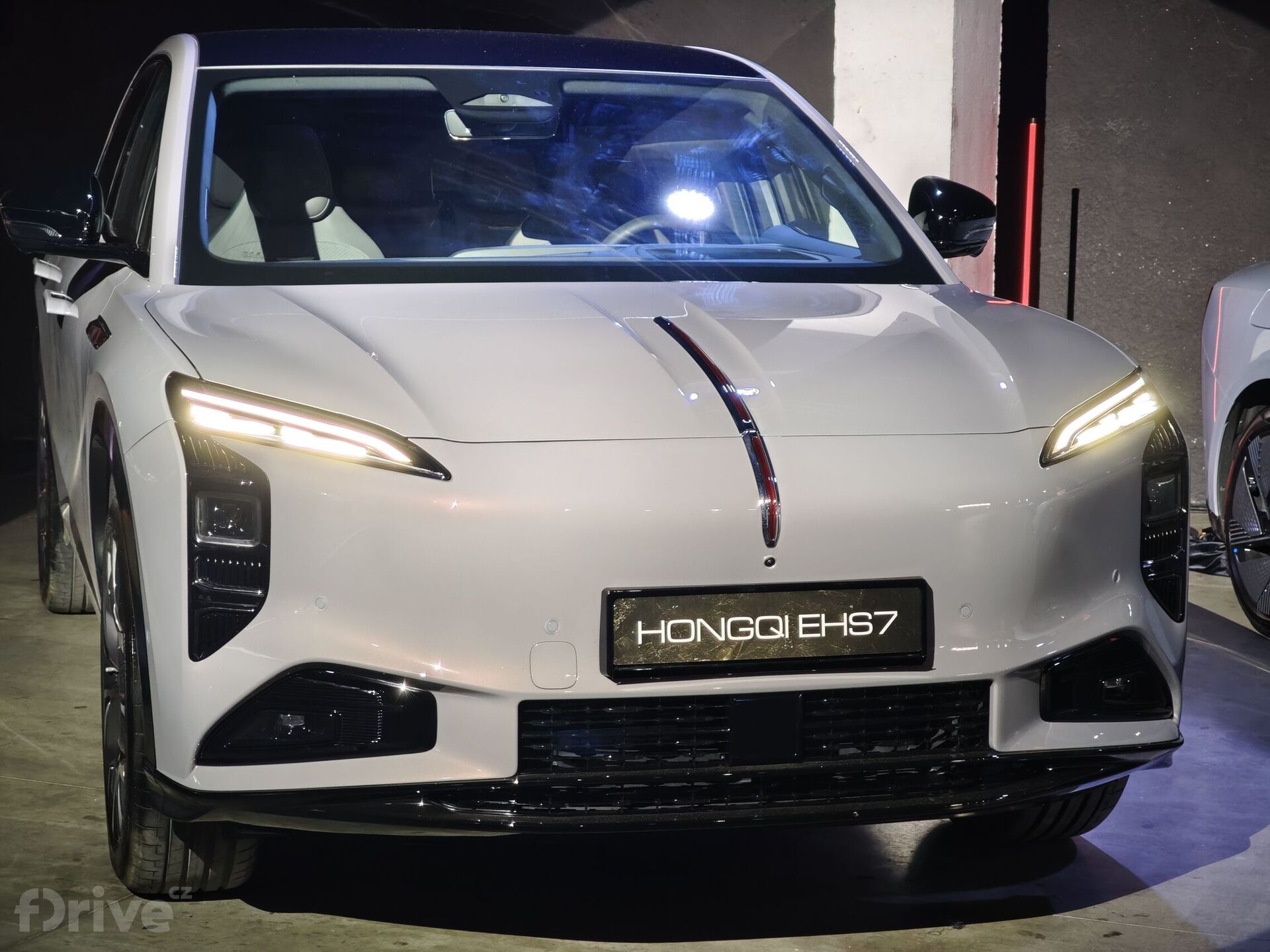 Hongqi EHS7
