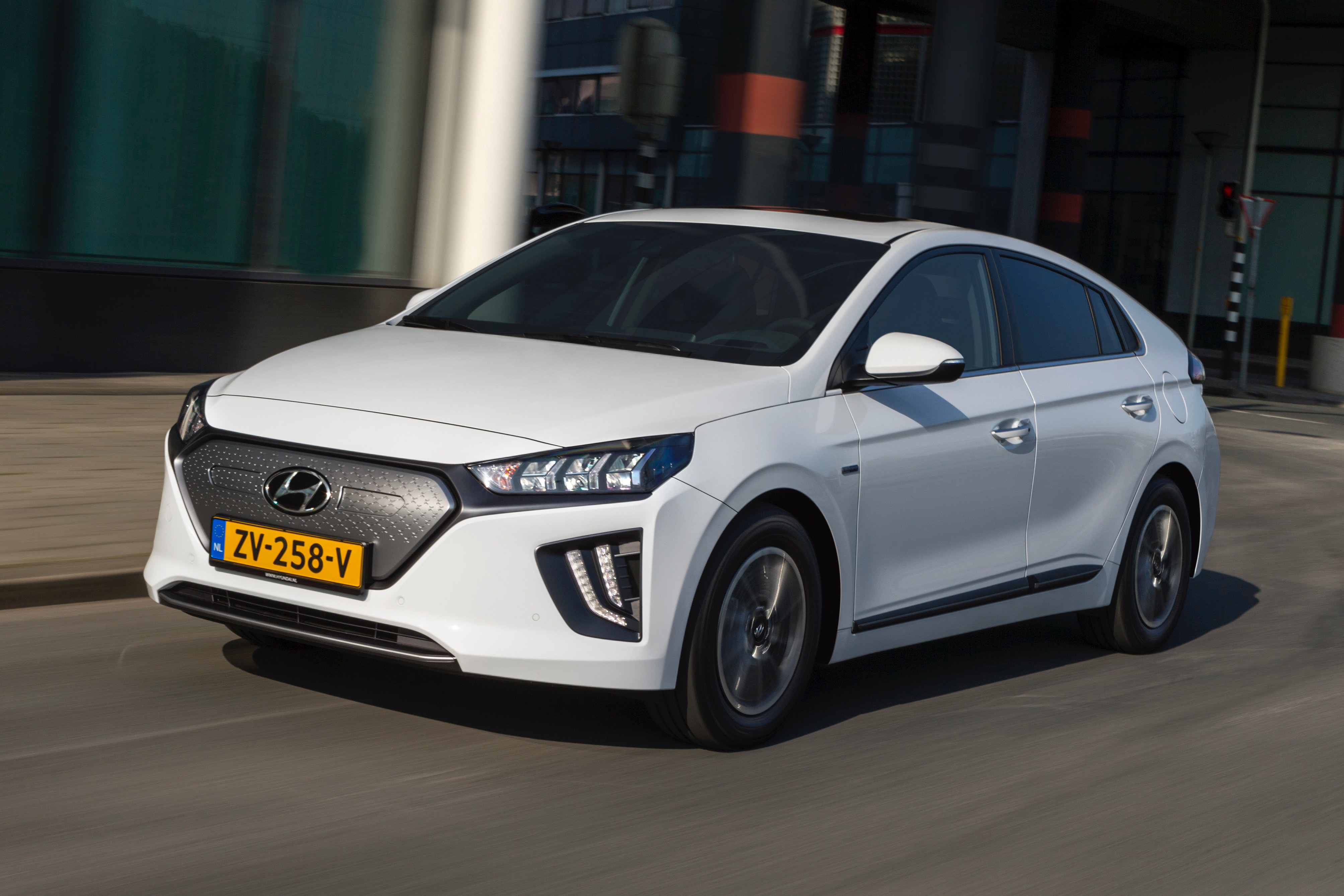 specifikace-hyundai-ioniq-electric-2019-smart-fdrive-cz