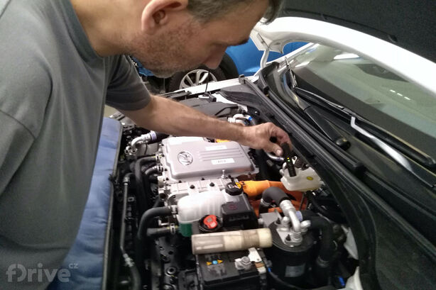 Hyundai Ioniq Electric na servisní prohlídce