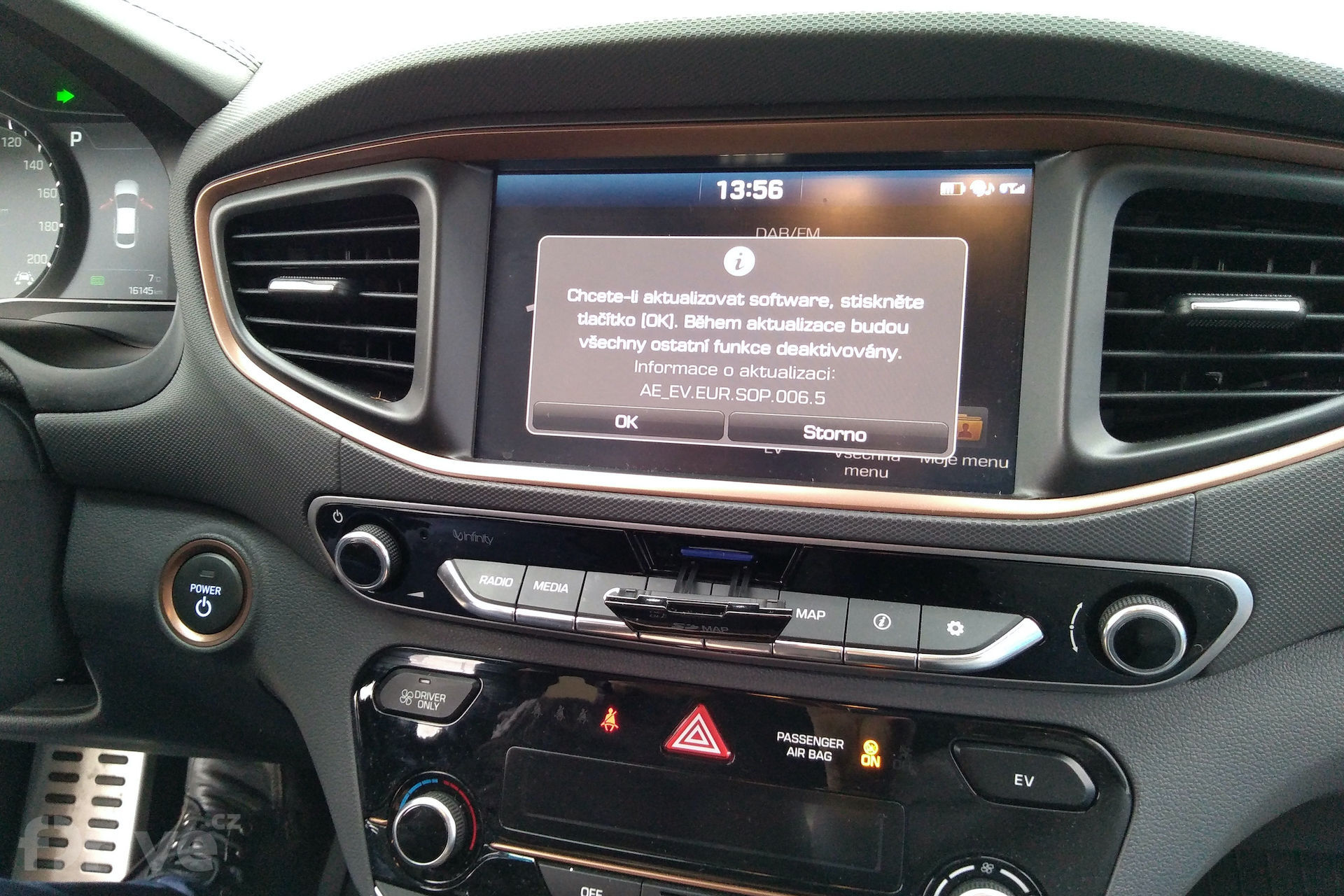 Hyundai Ioniq Electric na servisní prohlídce