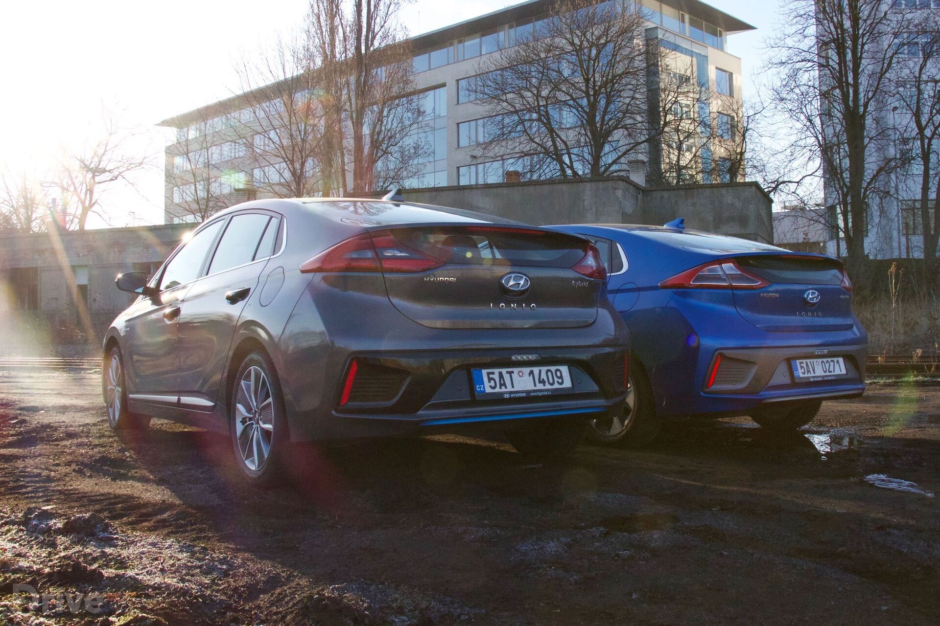 Hyundai Ioniq Electric vs. Ioniq Hybrid