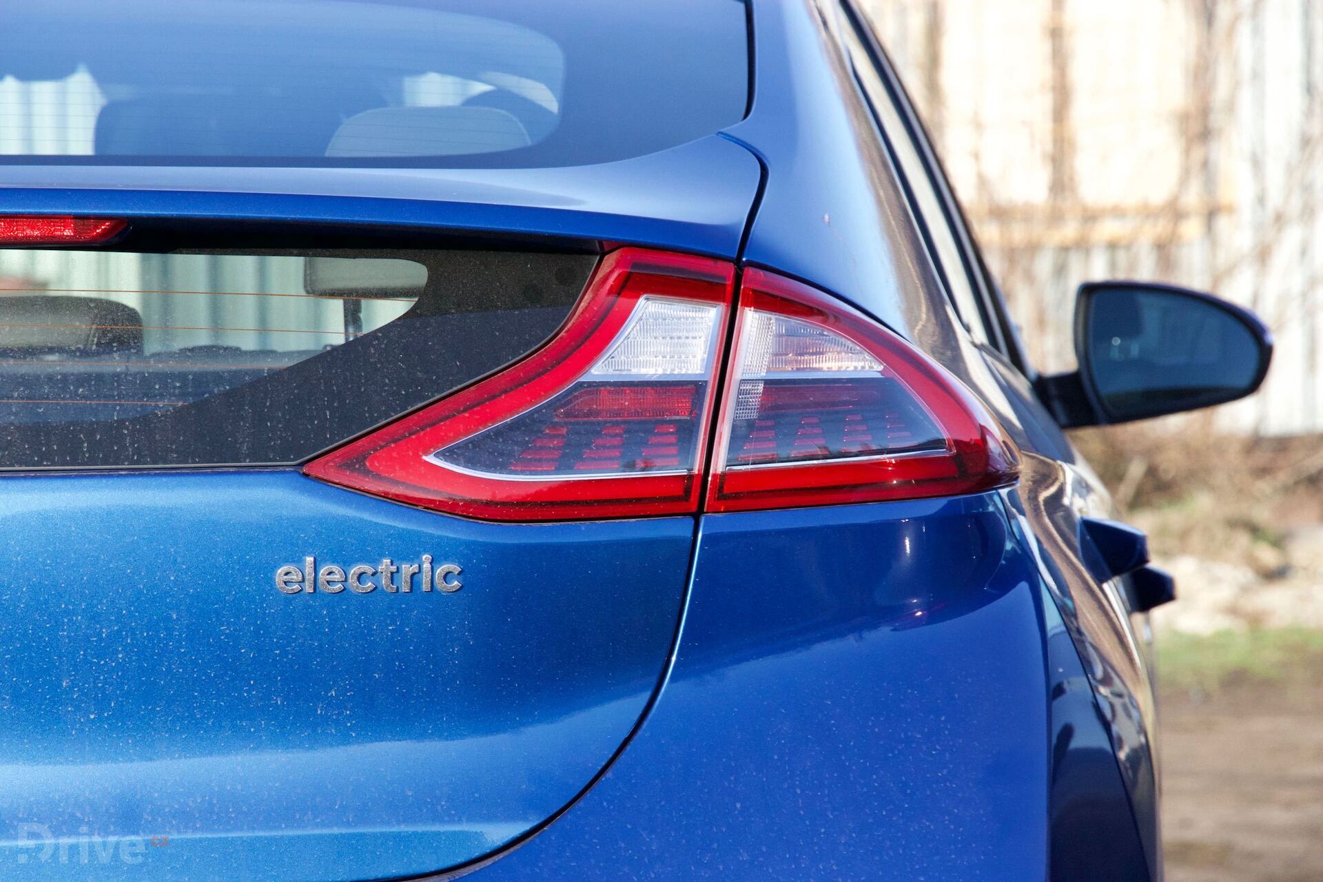 Hyundai Ioniq Electric vs. Ioniq Hybrid