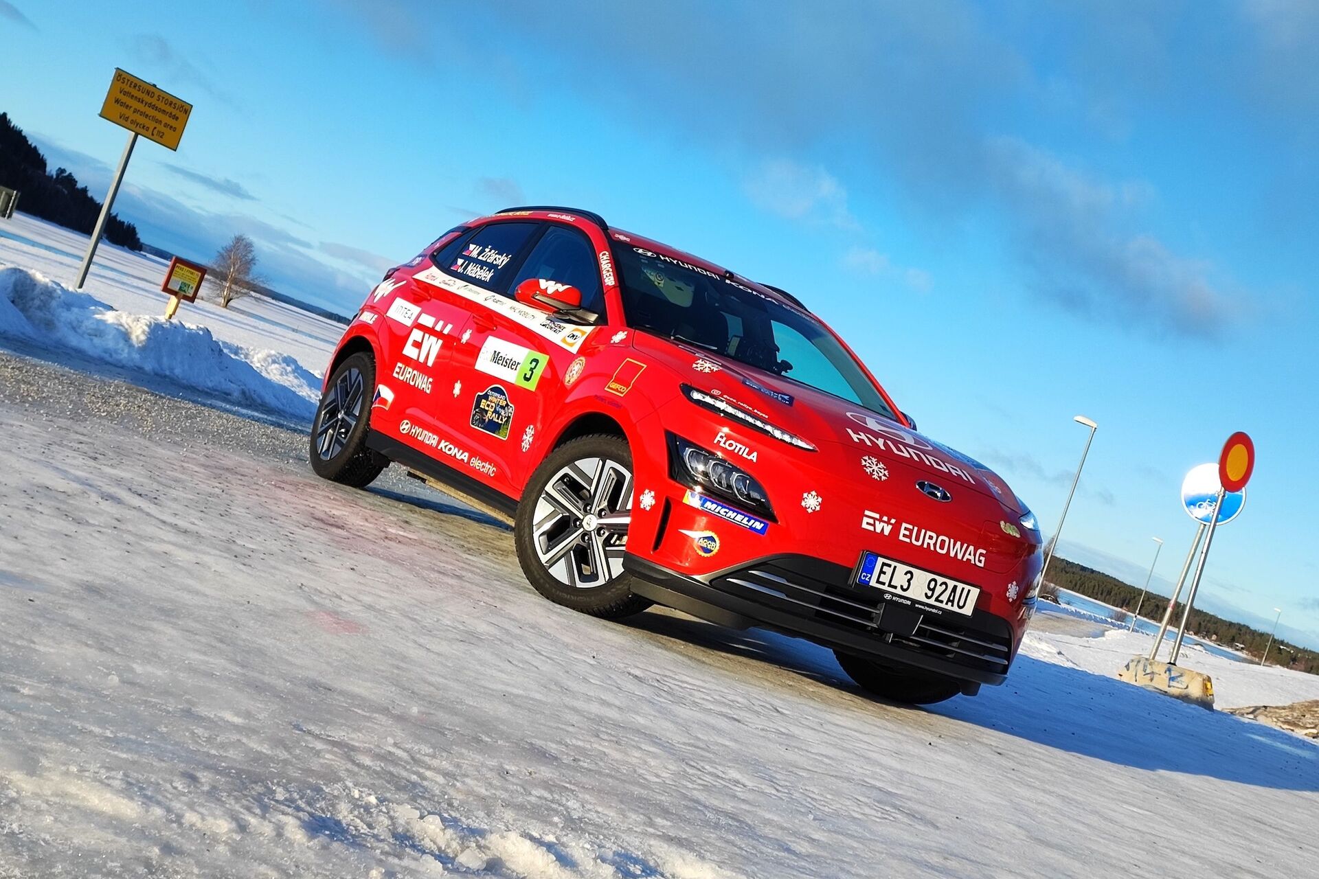 Hyundai Kona Electric v barvách týmu Eco_Rallye_Boyzz
