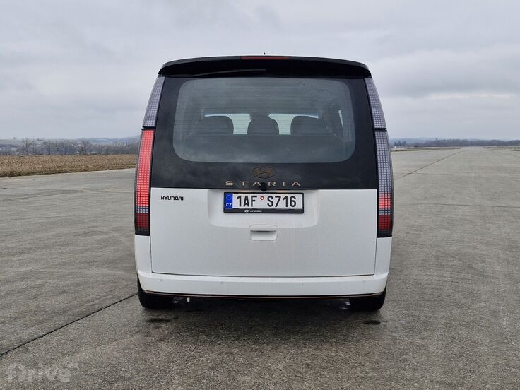 Hyundai Staria 1.6 T-GDI Hybrid Luxury