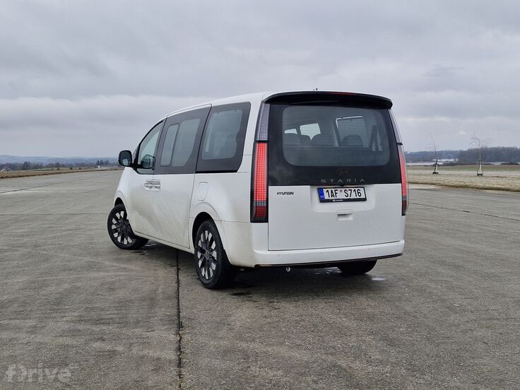 Hyundai Staria 1.6 T-GDI Hybrid Luxury