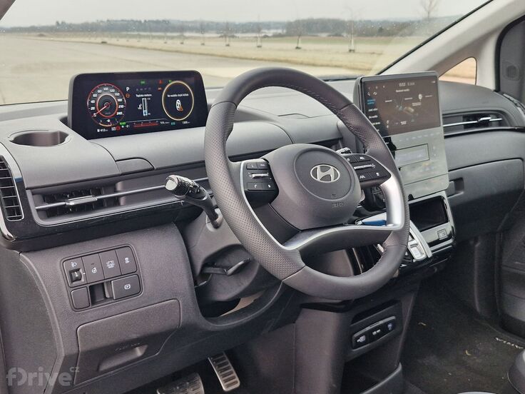 Hyundai Staria 1.6 T-GDI Hybrid Luxury