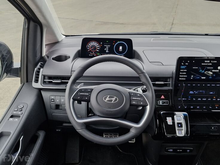 Hyundai Staria 1.6 T-GDI Hybrid Luxury