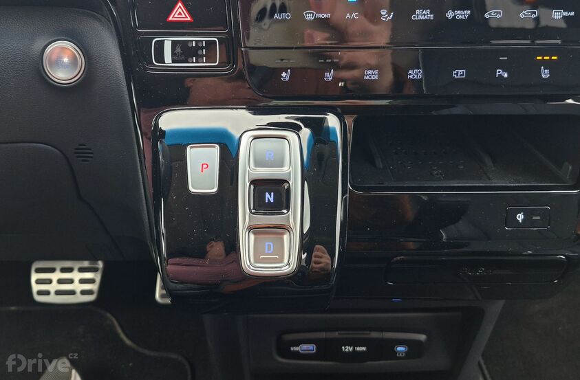 Hyundai Staria 1.6 T-GDI Hybrid Luxury