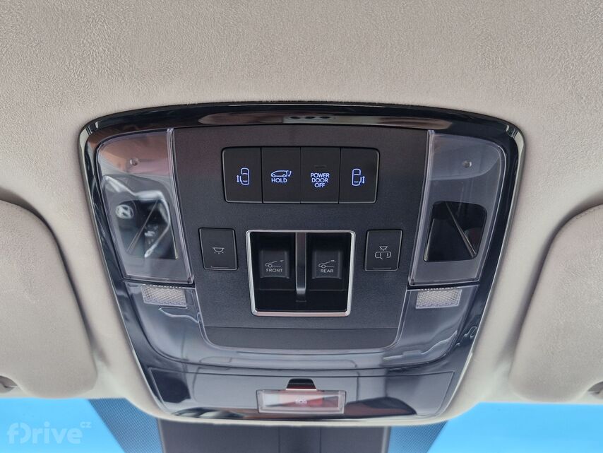 Hyundai Staria 1.6 T-GDI Hybrid Luxury