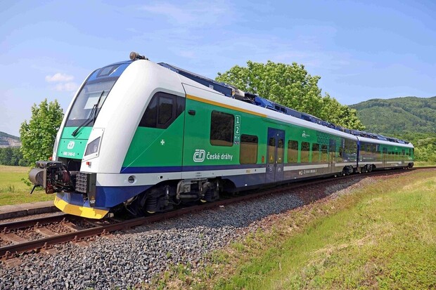 Vlaky na baterky u nás slaví úspěch. Přemýšlí o nich další kraje