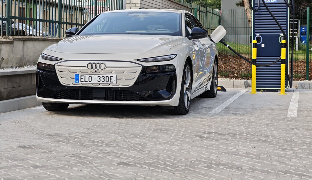 Audi A6 e-tron se díky 800V nabije rychle a je ideální na dálniční dálky