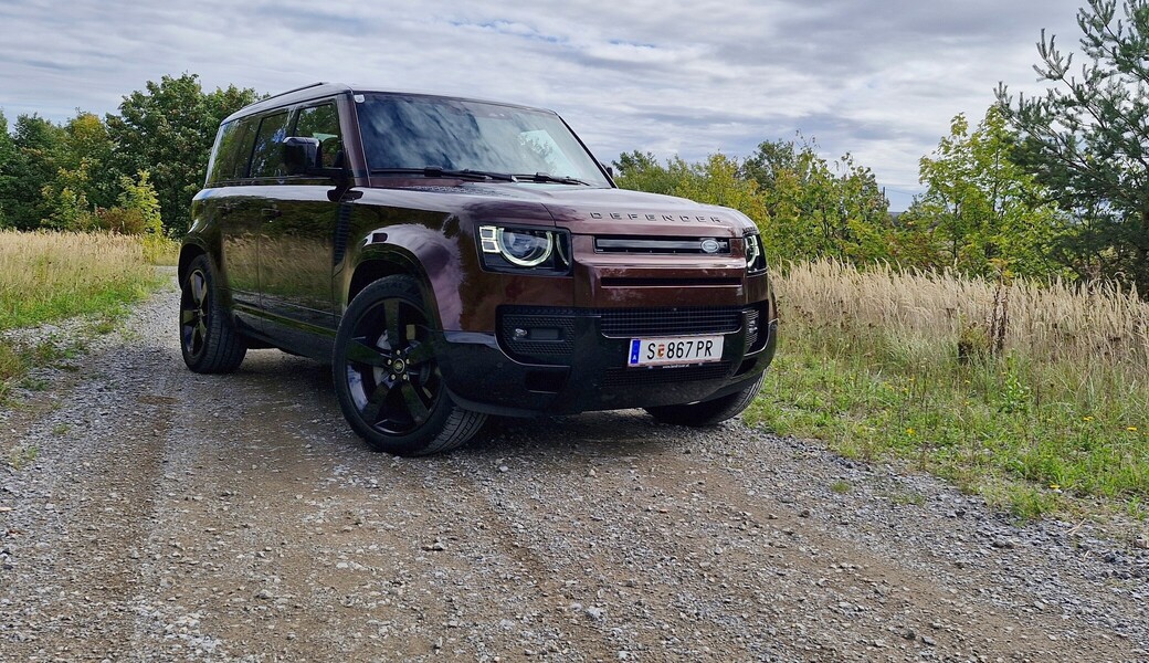Land Rover Defender 110 D300 Sedona Edition