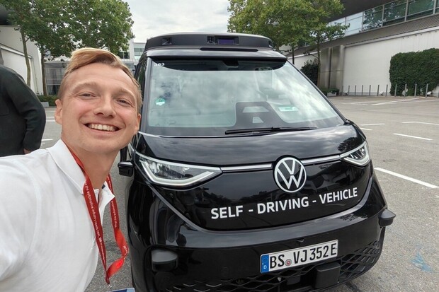 Poprvé autonomně v Evropě. Svezla nás MOIA ve VW ID.Buzz