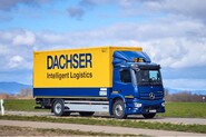 Firma Dachser nasadila elektrický tahač od Mercedesu na přepravu zboží