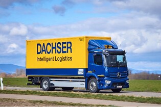 Firma Dachser nasadila elektrický tahač od Mercedesu na přepravu zboží