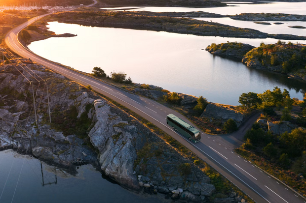 Elektrobusem až k moři? Volvo ukazuje, že to jde