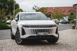 Čínský plug-in hybrid Omoda 9 nás příjemně překvapil