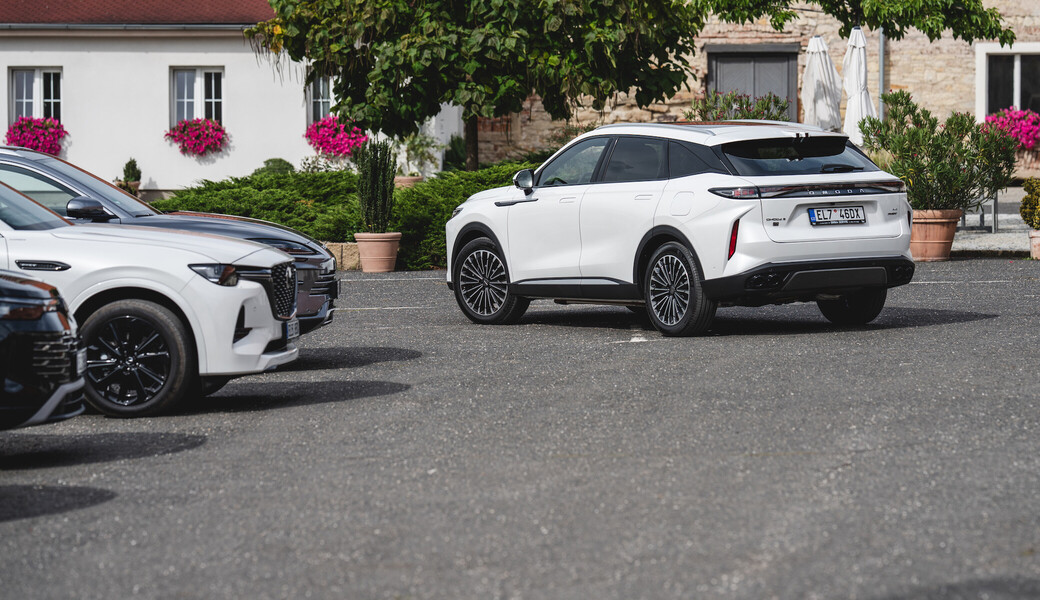 Čínský plug-in hybrid Omoda 9 nás příjemně překvapil
