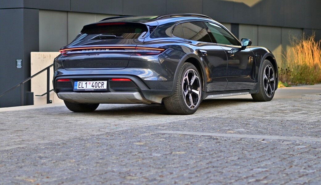 Porsche Taycan (2024)