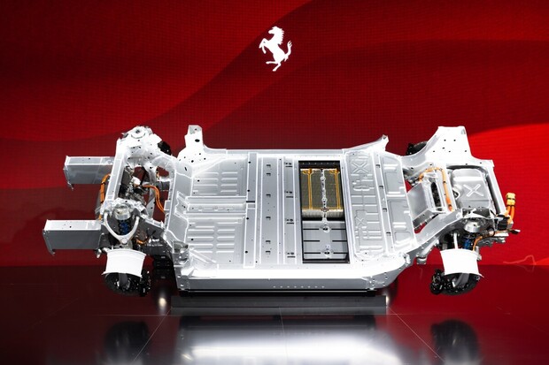Elektrický vzpínající se kůň přichází. Ferrari nám ukázalo jeho techniku