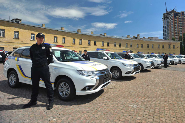 Ukrajinská policie nasadí do akce více jak 600 Outlanderů PHEV