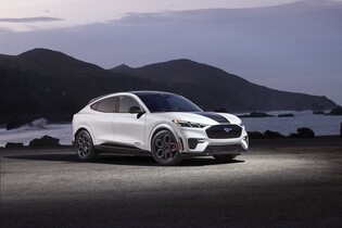 Ford představil speciální paket pro model Mustang Mach-E. Odkazuje na Kalifornii
