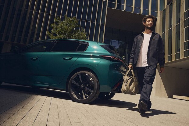 Peugeot 308 SW facelift má české ceny. Nabízí více muziky za stejné peníze