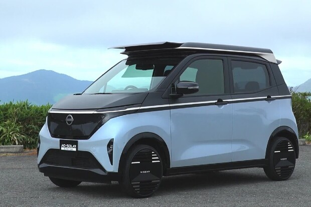 Nissan brzy ukáže výkonný střešní solární systém pro svůj malý elektromobil